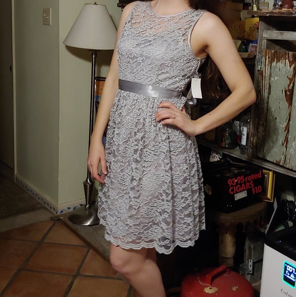 Dress - Picture 8 of 8